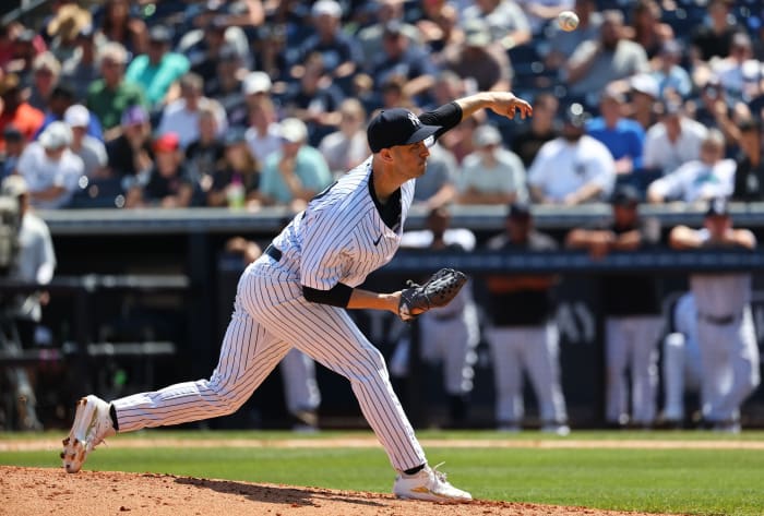 Yankees RP Lucas Luetge pitching in spring training